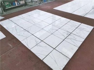 Biela mramorová dlažba Calacatta