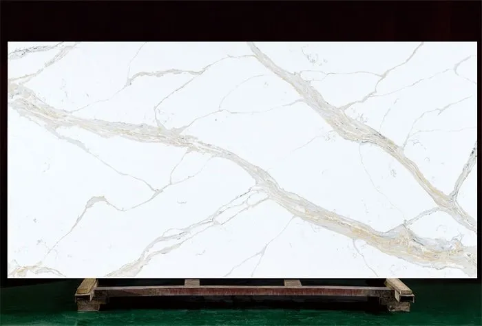 Biely kremeň so zlatými doskami