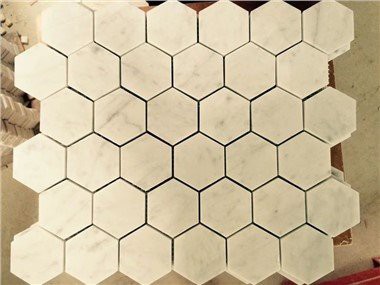 Šesťuholníková mramorová mozaika Bianco Carrara