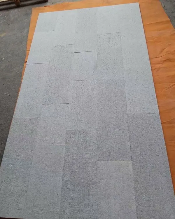 Popoluška šedé mramorové dlaždice