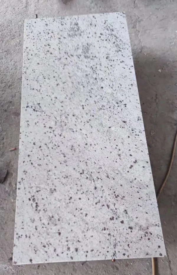 Leštená biela ružová žula