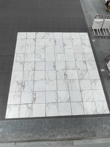 Biela mramorová dlažba Calacatta