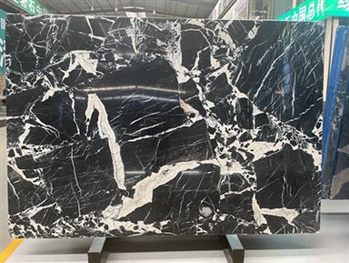 Malý starožitný čierny mramor