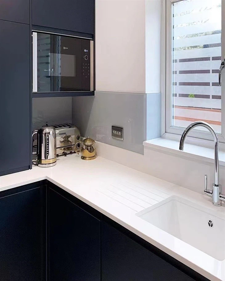 Super White Quartz kitchen countertop